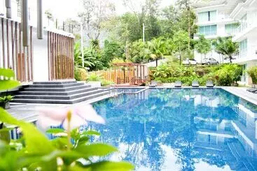 בית מלון כפרי The Trees Club Resort