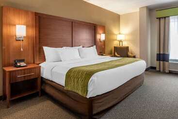 هتل Comfort Inn Airport