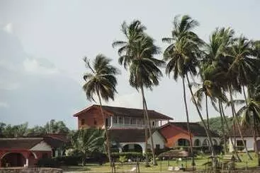 酒店 Coconut Grove Beach Resort