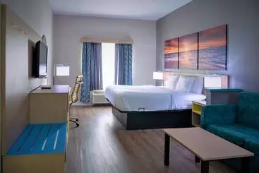 Hotelli Days Inn & Suites By Wyndham Savannah North I95