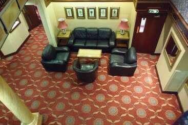 Отель Lakeside International