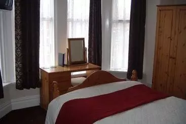 Hotel Whitworth Falls