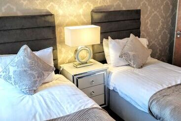 Bed and Breakfast Number 43