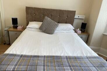 Nocleg ze śniadaniem Diamonds Lodge Near York Hospital