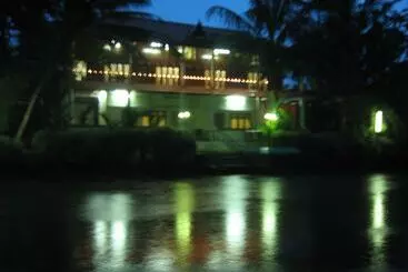 Hotell Backwater Retreat   Honeymoon House