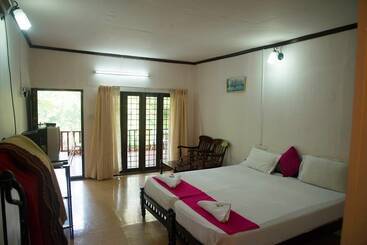 Hotel Backwater Retreat   Honeymoon House