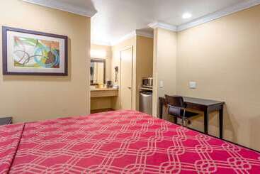 فندق Econo Lodge Inn & Suites Escondido Downtown