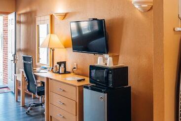 فندق Quiet Corner Inn