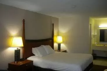בית מלון כפרי Dunes Inn Michigan City
