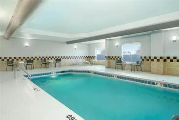 Hotelli Stones River Inn & Suites