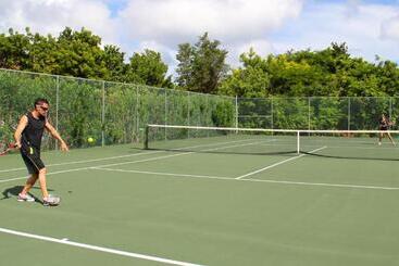 هتل Carimar Beach Club