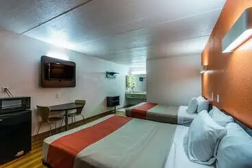 Motel 6 Cleveland, Tx