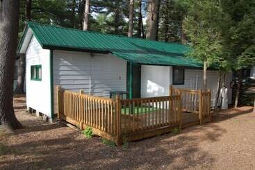 The Elms Waterfront Cottages