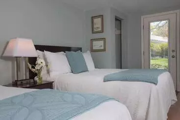 Отель Chatham Seafarer Inn