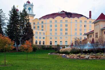 בית מלון כפרי West Baden Springs
