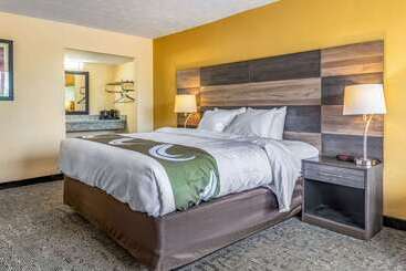 فندق على الطريق Quality Inn
