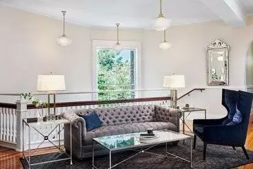 Отель Inn At Carnall Hall