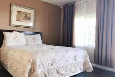 汽车旅馆  Royal Inn And Suites