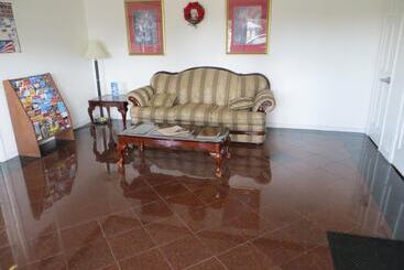 فندق Executive Inn & Suites West Columbia