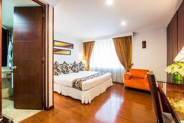 ホテル Platinum Suite