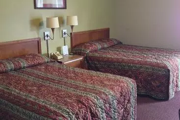 Otel Travelers Inn And Suites