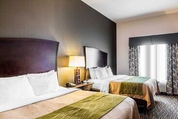 בית מלון כפרי Comfort Inn & Suites