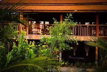 Hotel Farmhouse Resort & Spa