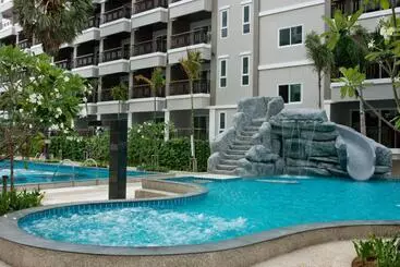 هتل Welcome World Beachfront Resort