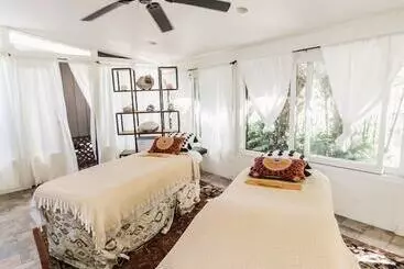 Lomakeskus Lumeria Maui, Educational Retreat Center