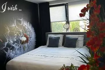 Casa Aan De Plas, B&b Met Sauna En Hottub Of Jacuzzi