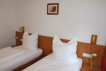 فندق Bonn Voyage