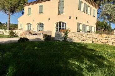 ベッドアンドブレックファースト La Soleillade Aixoise