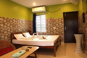 בית מלון כפרי Resort Neel Nirjan !! Best Family Resort In Bolpur Santiniketan With Swimming Pool !!