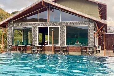 리조트 Mastiff Grand La Villae