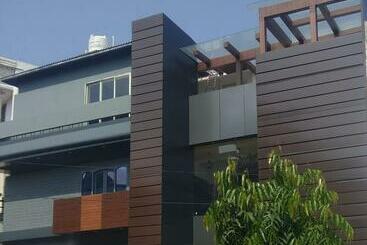 ホテル Kunwar Palace