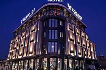 Hotel Roadside By Khorrot