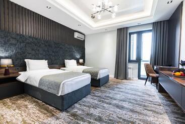 هتل Roadside By Khorrot