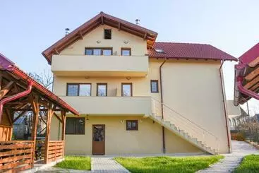 ペンション Tomis House