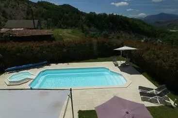 Aamiaismajoitus (B&B) Chambres D Hôtes La Dorgisane