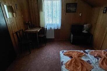 ベッドアンドブレックファースト Garden Etterem Kávézó és Panzió Tahitótfalú