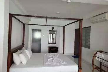 Pensionat Shanthi Guest & Beach Villa