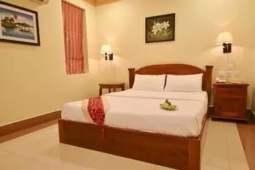 בית מלון כפרי Golden House International