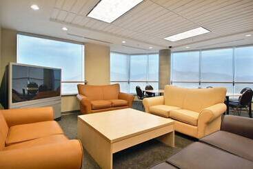 בית מלון כפרי Residence & Conference Centre Kamloops