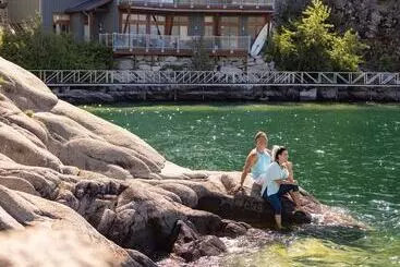 Курорт Outback Lakeside Vacation Homes