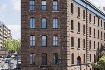 בית מלון כפרי Woolstore 1888, Sydney   Handwritten Collection