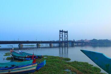 בית מלון כפרי Raas Residency