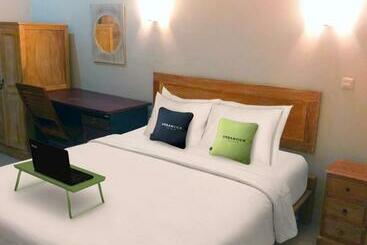 Urbanview Hotel Wayan Mansion