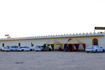 호텔 Garh Rajputana Camp