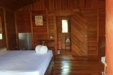 Hotelli Cabañas Los Laguitos Rio Celeste