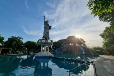 Libertyland Waterpark Resort By Cocotel